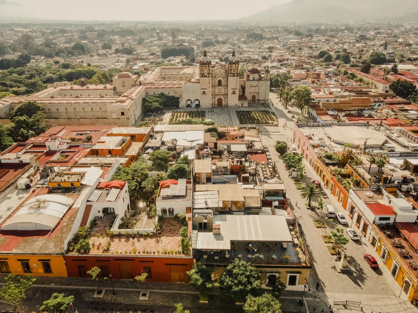 Vue aérienne du centre historique d'Oaxaca et de l'église Santo Domingo au Mexique