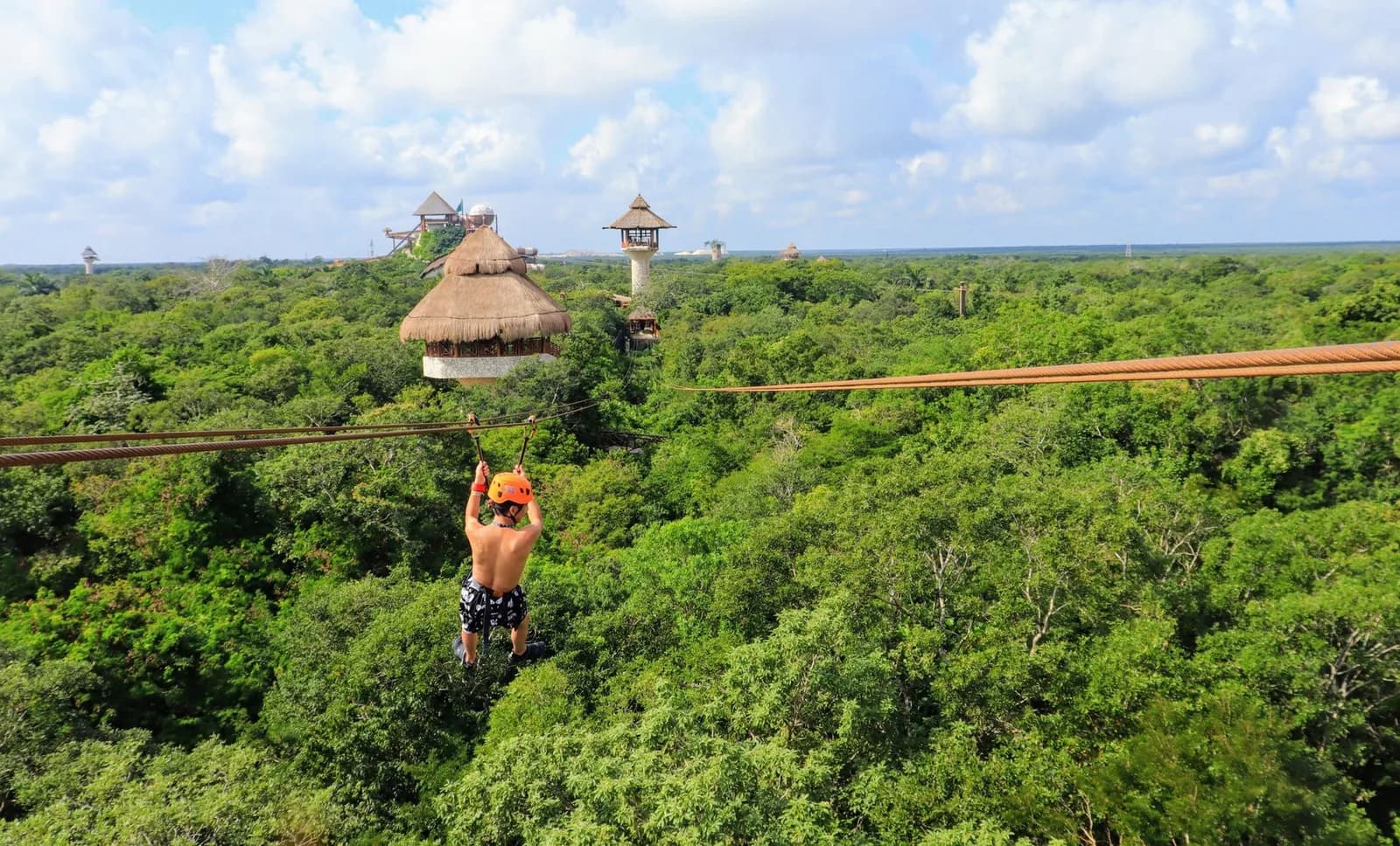 Tyrolienne au-dessus de la jungle et tours en palapa du parc Xplor, Riviera Maya