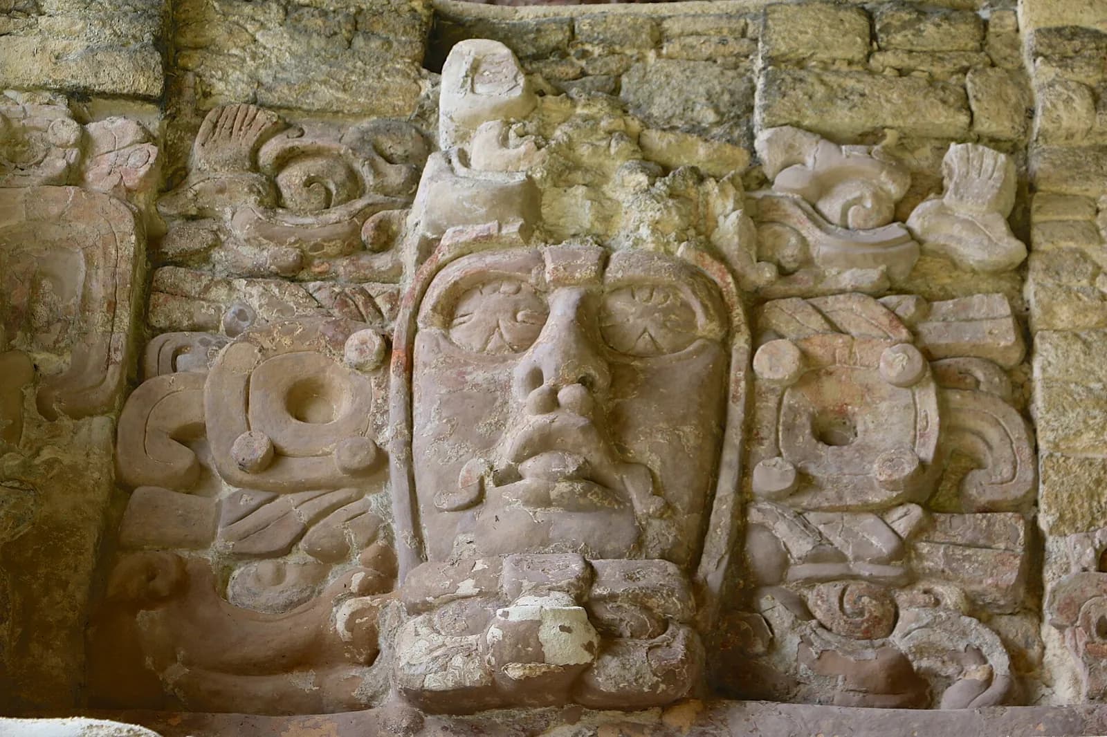 Mascaron en stuc du temple des Mascarons, Kohunlich, Quintana Roo