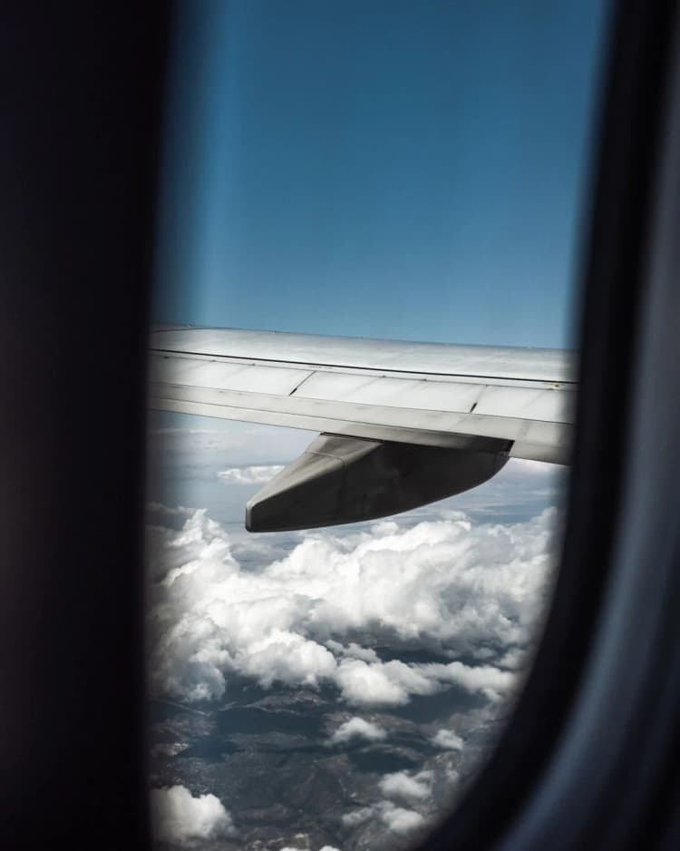 Vue depuis le hublot d'un avion long-courrier en vol vers le Mexique