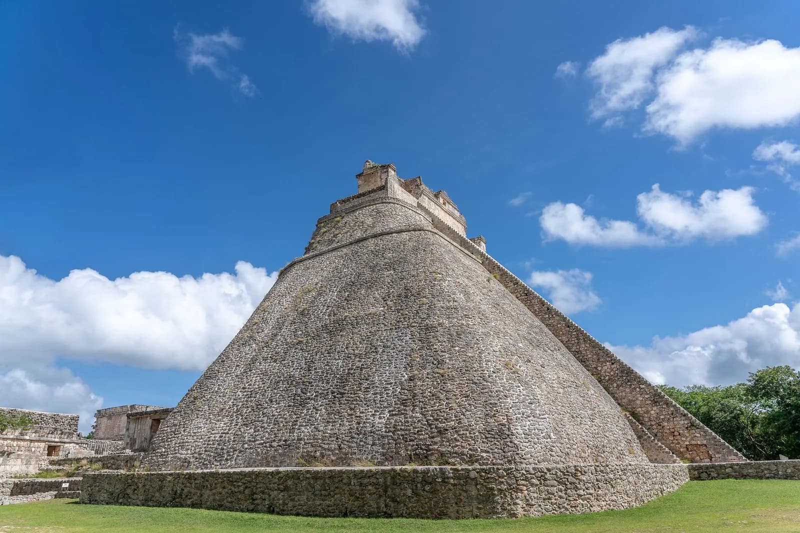 La pyramide du Devin à Uxmal, aux angles arrondis, Yucatán