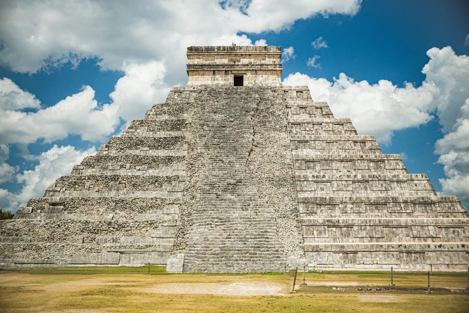Pyramide de Kukulcán sur le site maya de Chichén Itzá, Yucatán, Mexique